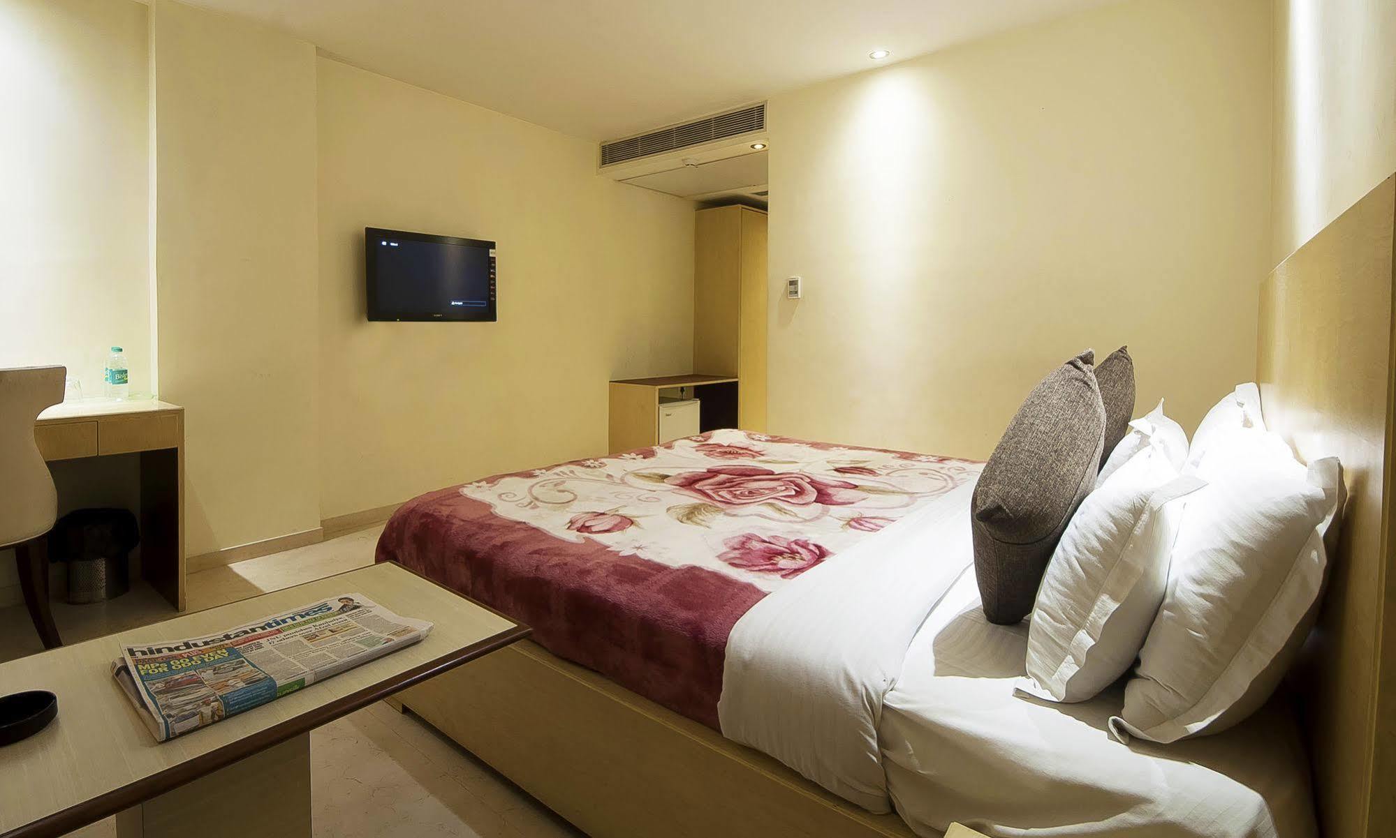 Mayur Hotel Neu-Delhi Exterior foto