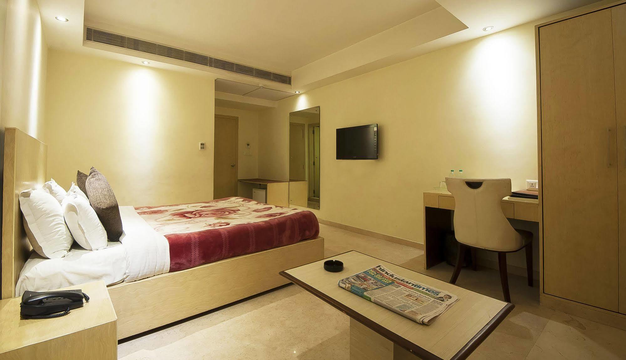 Mayur Hotel Neu-Delhi Exterior foto